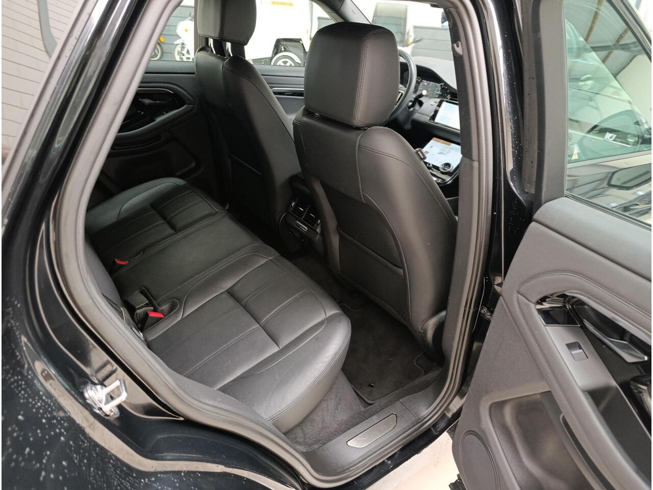 Land Rover RANGE ROVER EVOQUE 1.5 P300e AWD R-Dynamic SE Pano Schuif/Kanteldak | 20 inch velgen | Black Pack | Cold Climate Pack