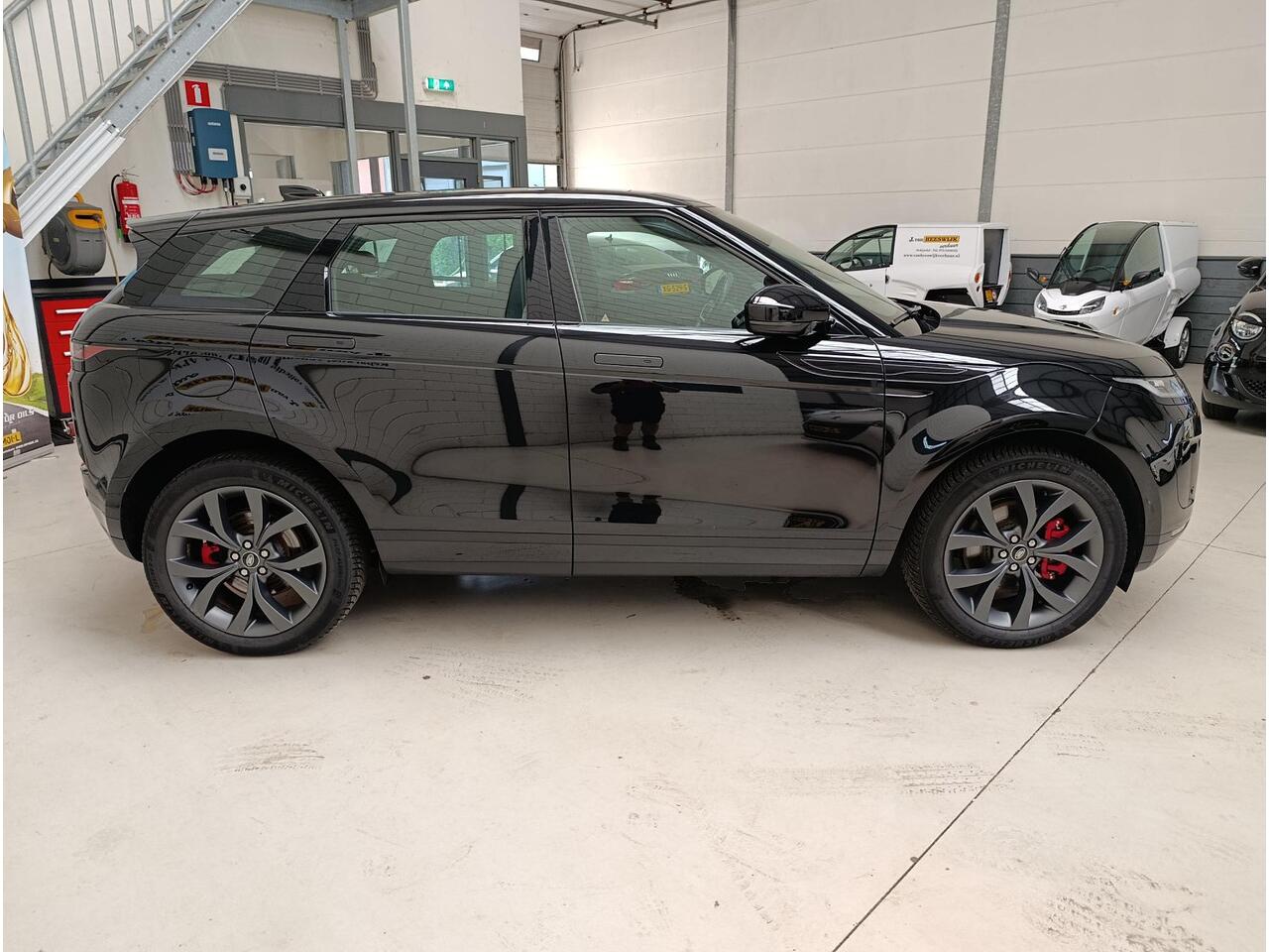 Land Rover RANGE ROVER EVOQUE 1.5 P300e AWD R-Dynamic SE Pano Schuif/Kanteldak | 20 inch velgen | Black Pack | Cold Climate Pack