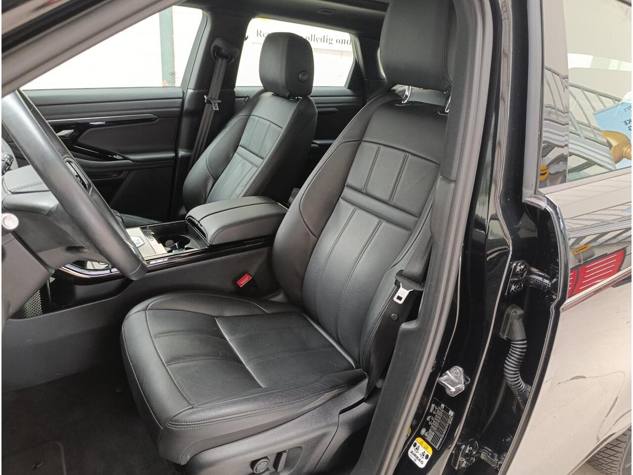 Land Rover RANGE ROVER EVOQUE 1.5 P300e AWD R-Dynamic SE Pano Schuif/Kanteldak | 20 inch velgen | Black Pack | Cold Climate Pack