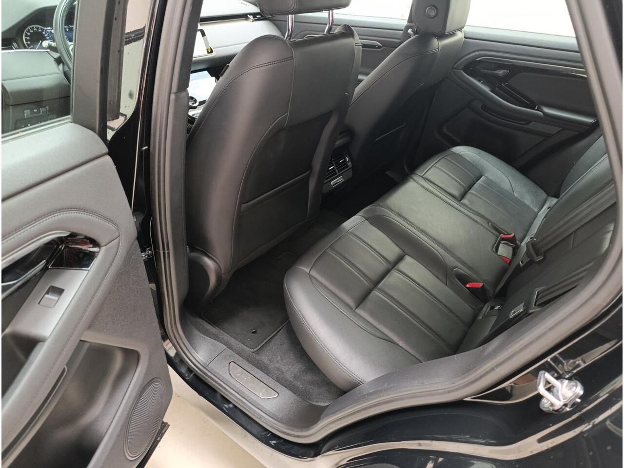 Land Rover RANGE ROVER EVOQUE 1.5 P300e AWD R-Dynamic SE Pano Schuif/Kanteldak | 20 inch velgen | Black Pack | Cold Climate Pack