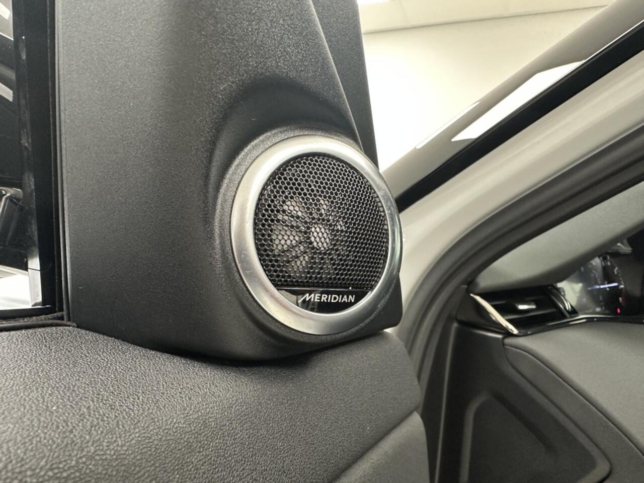 Land Rover RANGE ROVER EVOQUE 1.5 P300e AWD R-Dynamic SE | Black Line | Meridian | 20'' |