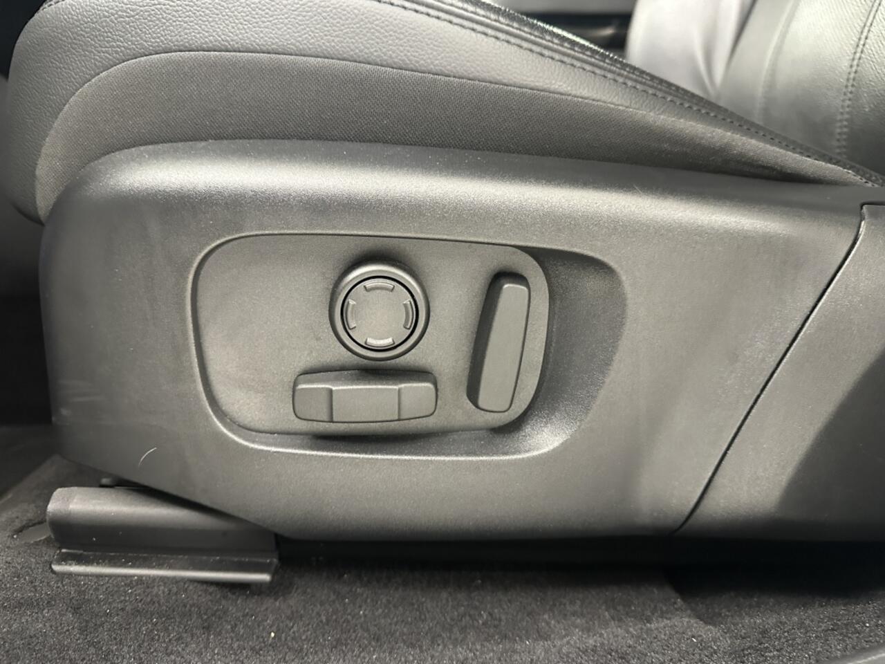 Land Rover RANGE ROVER EVOQUE 1.5 P300e AWD R-Dynamic SE | Black Line | Meridian | 20'' |