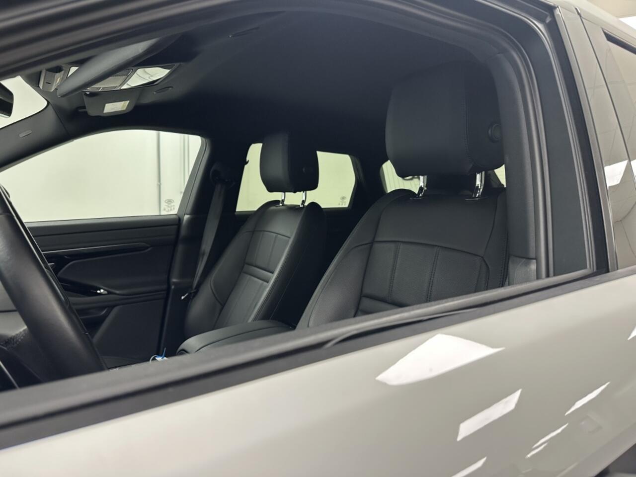 Land Rover RANGE ROVER EVOQUE 1.5 P300e AWD R-Dynamic SE | Black Line | Meridian | 20'' |