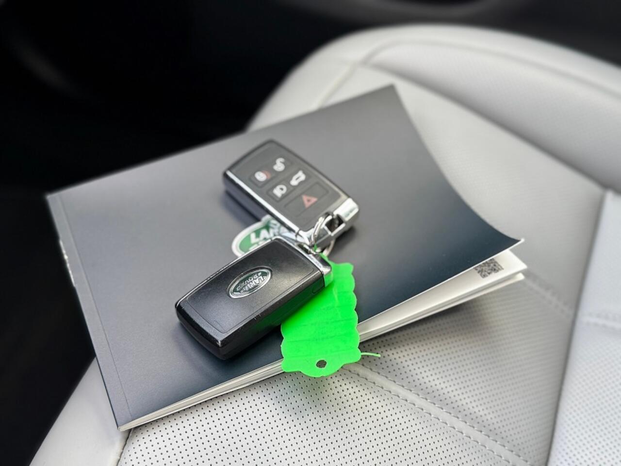 Land Rover RANGE ROVER EVOQUE 1.5 P300e AWD Autobiography leer,panodak,camera,meridian,lmv,led