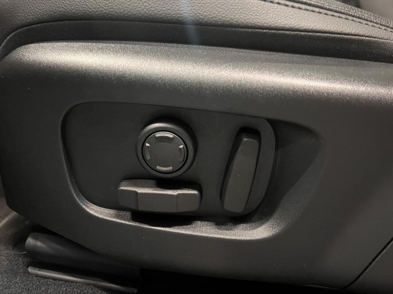 Land Rover RANGE ROVER EVOQUE 1.5 P300e AWD R-Dynamic SE Panoramadak Navigatie Apple Carplay/Android Auto Camera Parkeersensoren Adaptive Cruise Control Dodehoek Assistent Elektrische achterklep Stoel- en stuurverwarming Memory stoelen Climate Control Ledverlichting