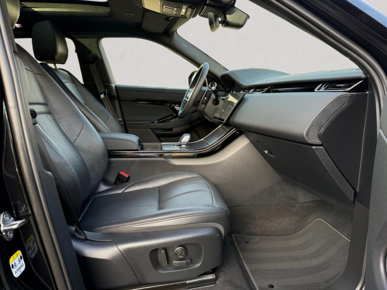 Land Rover RANGE ROVER EVOQUE 1.5 P270e AWD | BTW | Panoramadak | Meridian Sound | Winterpakke