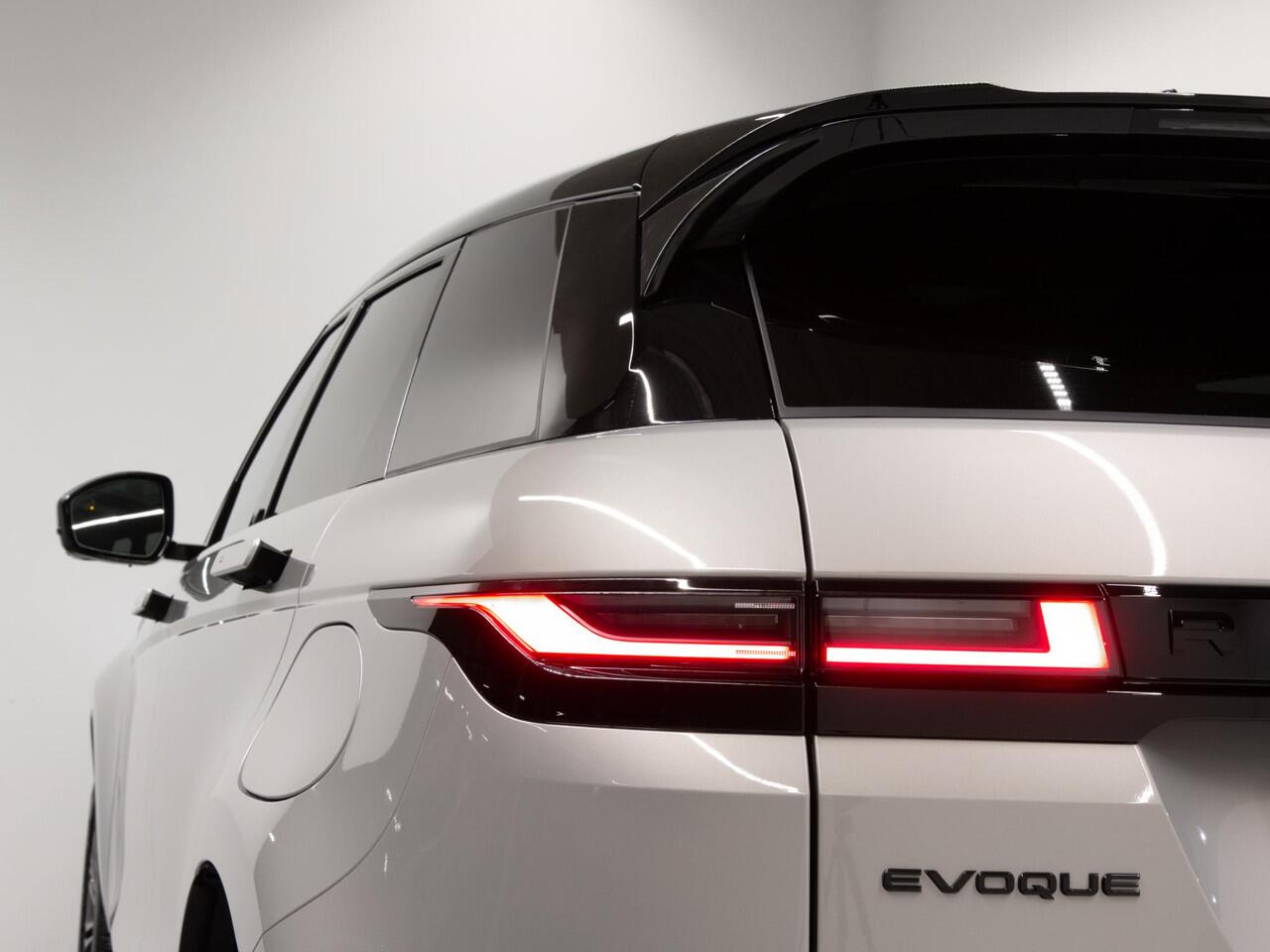 Land Rover RANGE ROVER EVOQUE 1.5 P270e PHEV AWD Business Dynamic Edition Leverbaar vanaf 02/2026