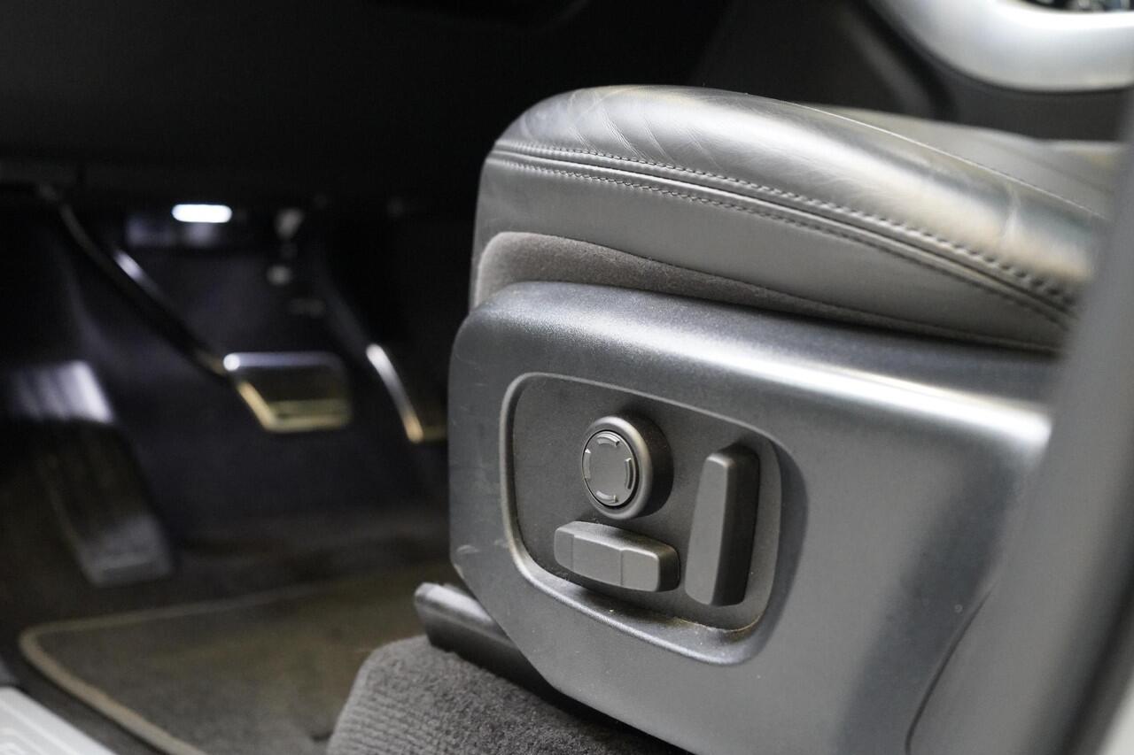 Land Rover RANGE ROVER SPORT 2.0 P400e 404pk HSE Dynamic | Panoramadak | Luchtvering | Memory | Speciale lak | Zwart optiek