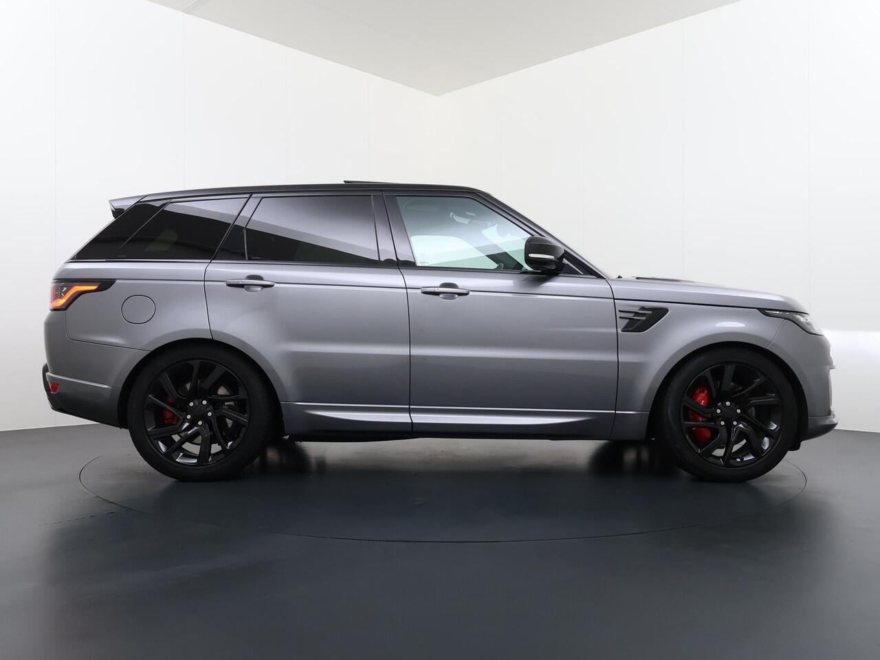 Land Rover RANGE ROVER SPORT P400e HSE Silver VAN: ¤64.900,- VOOR: ¤57.877,- UW EINDEJAARSVOORDEEL: ¤7.023,-| R DYNAMIC TOPSTAAT | COMPLETE ONDERHOUDSHISTORIE | RIJKLAARPRIJS | VEEL OPTIES!