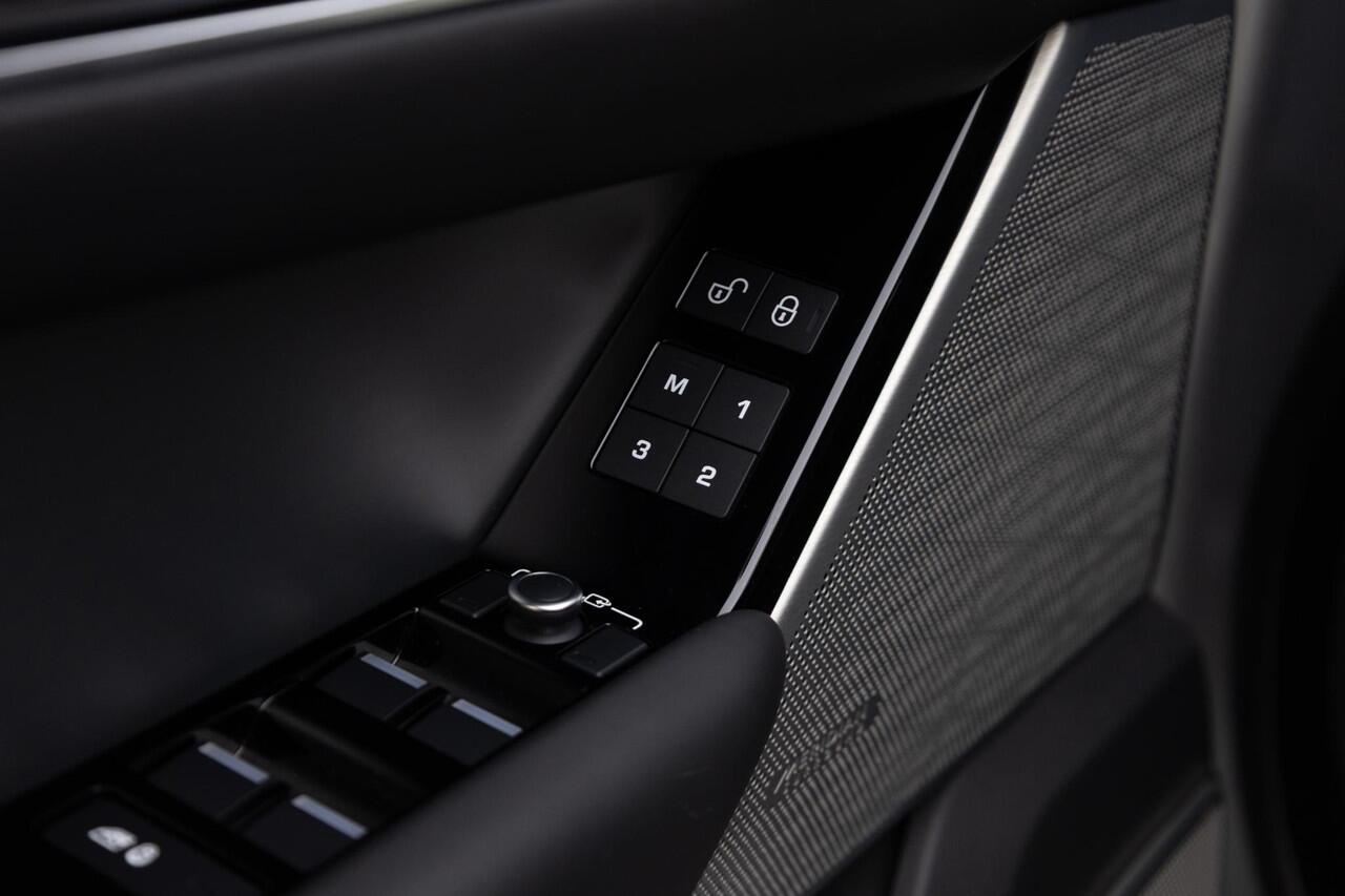 Land Rover Velar Range Rover 2.0 P300 Turbo AWD R-Dynamic HSE | Panoramadak | Head Up |