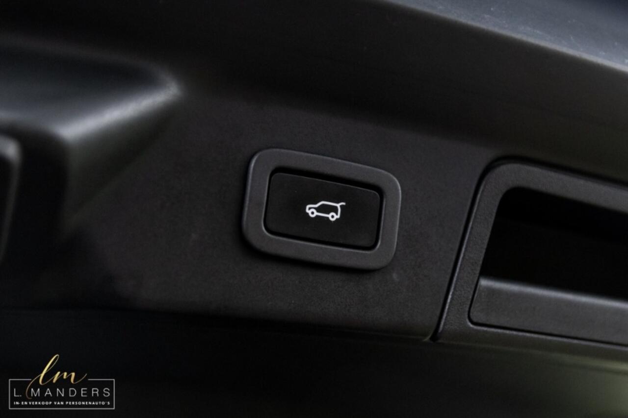 Land Rover Velar Range Rover 2.0 D180 AWD R-Dynamic S 2020 ZWART | Diesel | SUV | Trekhaak