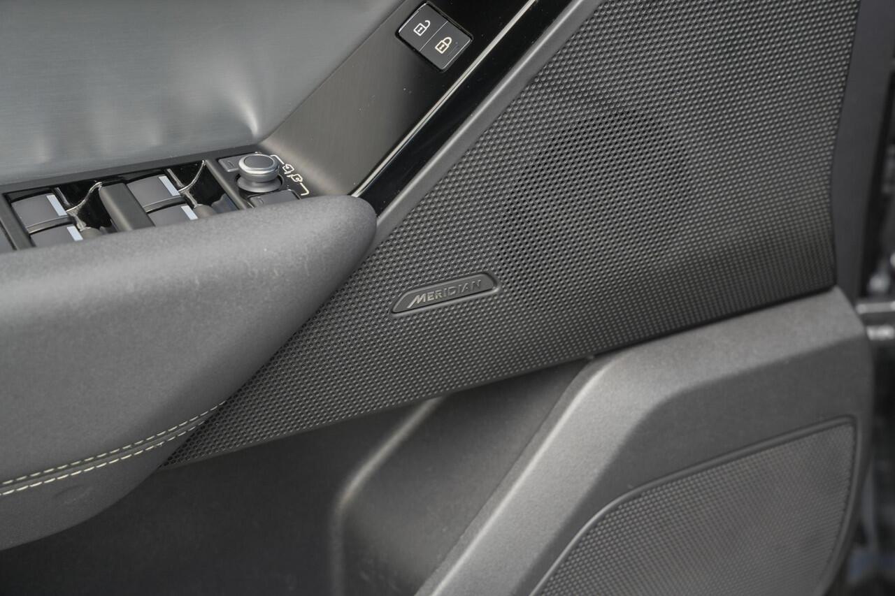 Land Rover Velar Range Rover 2.0 404pk P400e Dynamic SE |panoramadak|Meridian|head-up display|Apple Carplay|360 camera|stoelverwarming|DAB|elek. achterklep|