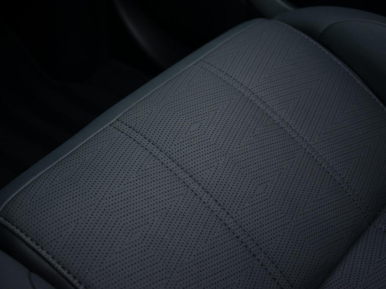 Land Rover Velar Range Rover 2.0 P400e Dynamic HSE | MY24 Facelift | Stoel verwarming+Koeling | Massage | Schuif-/kantel Pano | 360 camera | Head-up | Adapt. Cruise | 21" |