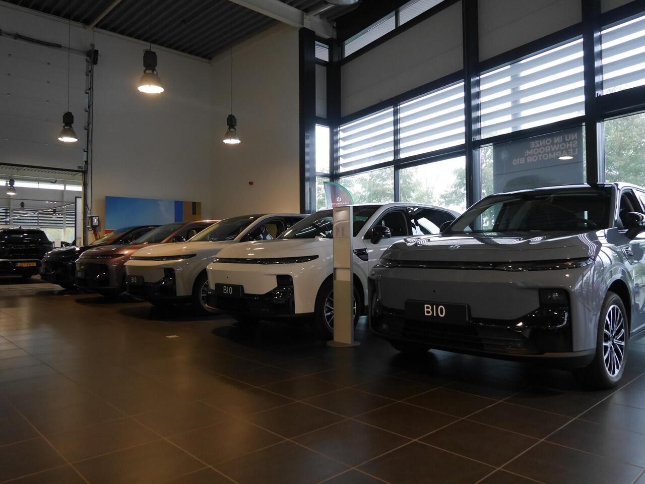 Leapmotor B10 Design ProMax 67.1 kWh | Nu in de showroom en dit jaar nog leverbaar | Wltp 434km | 750kg trekgewicht | Stoel en stuur verwarming | 360 graden camera | Lederen bekleding | Panoramadak | Led | Regensensor | Sfeerverlichting | Elektrisch verstelbare voorsto