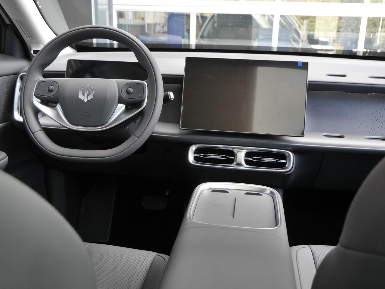 Leapmotor B10 Design ProMax 67.1 kWh Wltp 434km | 750kg trekgewicht | Stoel en stuur verwarming | 360 graden camera | Lederen bekleding | Panoramadak | Led | Regensensor | Sfeerverlichting | Elektrisch verstelbare voorstoelen