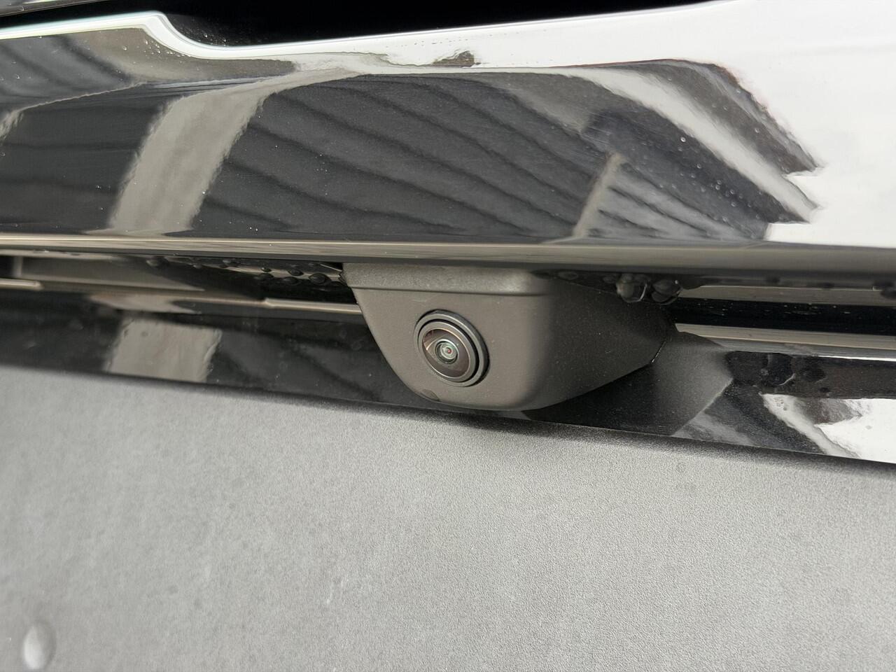 Leapmotor B10 Design ProMax 67.1 kWh 218PK Automaat Navigatie, Camera 360, Lichtmetalen velgen, Elektrische Achterklep, Kunstlederen bekleding, Stoel Verwarming & Ventilatie