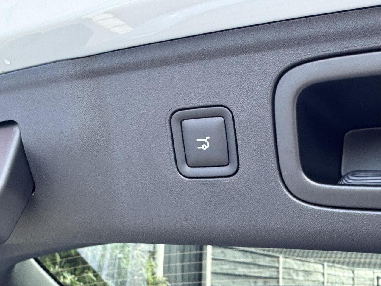 Leapmotor B10 Design ProMax 67.1 kWh 218PK Automaat Navigatie, Camera 360, Lichtmetalen velgen, Elektrische Achterklep, Kunstlederen bekleding, Stoel Verwarming & Ventilatie