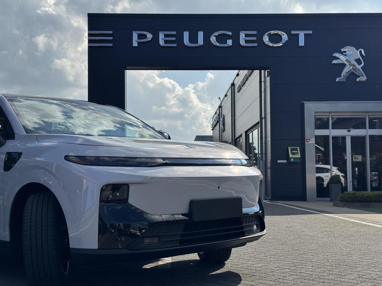 Leapmotor B10 Design ProMax 67.1 kWh 218PK Automaat Navigatie, Camera 360, Lichtmetalen velgen, Elektrische Achterklep, Kunstlederen bekleding, Stoel Verwarming & Ventilatie