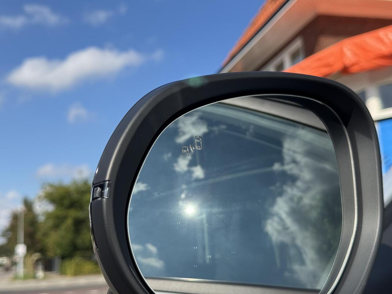 Leapmotor B10 Design ProMax 67.1 kWh 218PK Automaat Navigatie, Camera 360, Lichtmetalen velgen, Elektrische Achterklep, Kunstlederen bekleding, Stoel Verwarming & Ventilatie