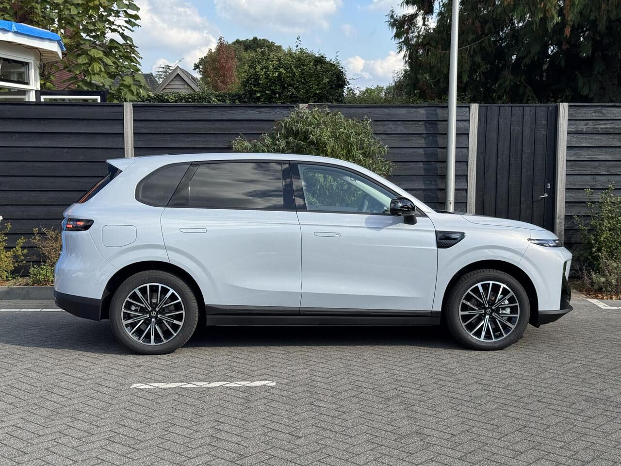 Leapmotor B10 Design ProMax 67.1 kWh 218PK Automaat Navigatie, Camera 360, Lichtmetalen velgen, Elektrische Achterklep, Kunstlederen bekleding, Stoel Verwarming & Ventilatie