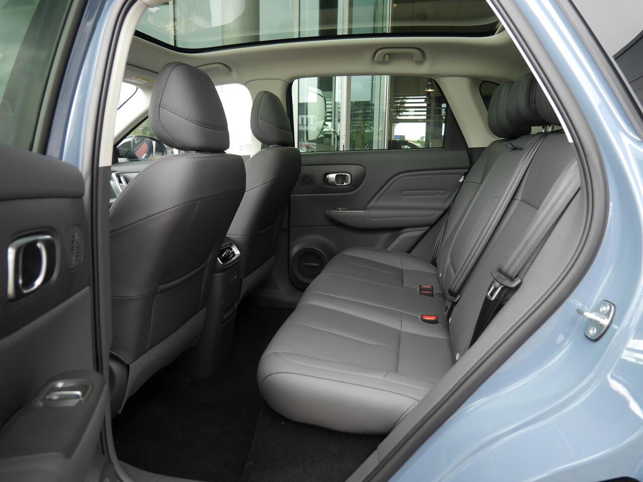 Leapmotor B10 Design ProMax 67.1 kWh | Wltp 434km | 750kg trekgewicht | Stoel en stuur verwarming | 360 graden camera | Lederen bekleding | Panoramadak | Led | Regensensor | Sfeerverlichting | Elektrisch verstelbare voorstoelen