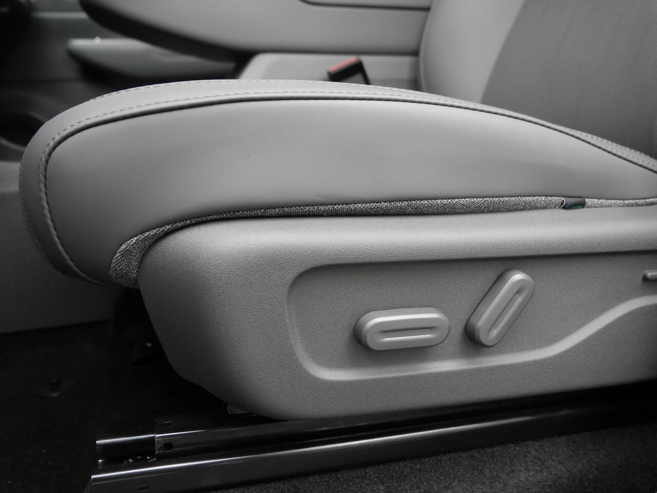 Leapmotor B10 Design ProMax 67.1 kWh | Wltp 434km | 750kg trekgewicht | Stoel en stuur verwarming | 360 graden camera | Lederen bekleding | Panoramadak | Led | Regensensor | Sfeerverlichting | Elektrisch verstelbare voorstoelen