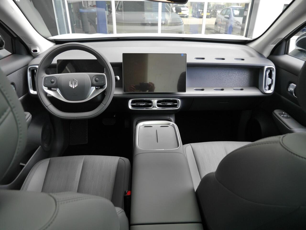 Leapmotor B10 Design ProMax 67.1 kWh Wltp 434km | 750kg trekgewicht | Stoel en stuur verwarming | 360 graden camera | Lederen bekleding | Panoramadak | Led | Regensensor | Sfeerverlichting | Elektrisch verstelbare voorstoelen