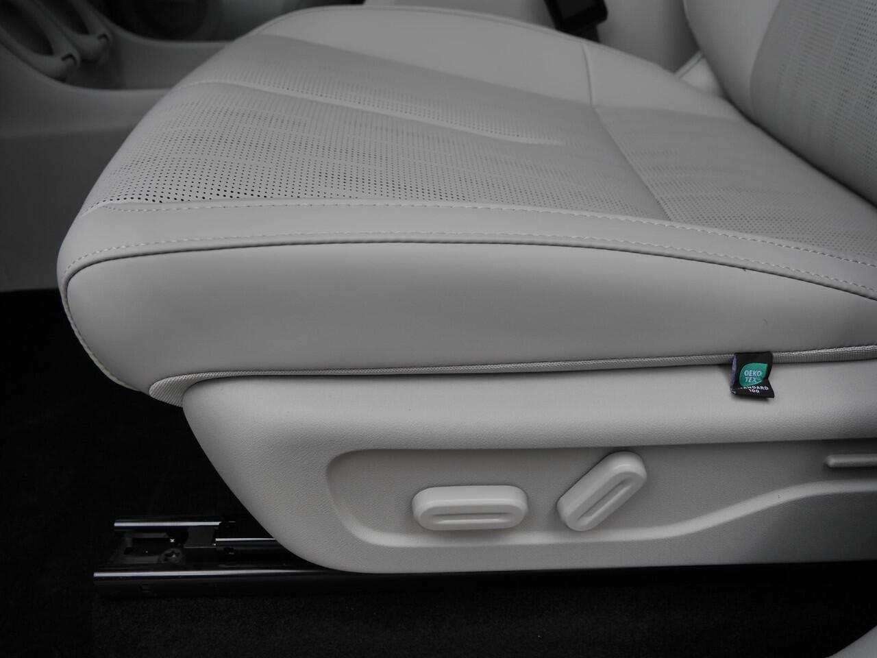 Leapmotor B10 Design ProMax 67.1 kWh | Op bestelling leverbaar! | Elektrische achterklep | Stoel en stuurverwarming | Lederenbekleding | 18 inch velgen | Meerdere kleuren!