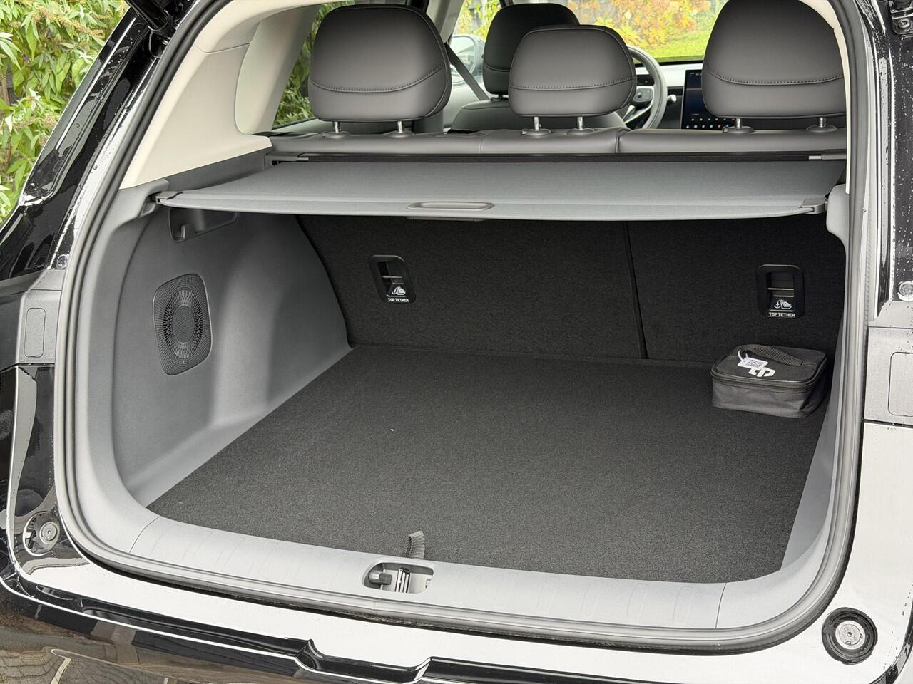 Leapmotor B10 Design ProMax 67.1 kWh 218PK Automaat Navigatie, Camera 360, Lichtmetalen velgen, Elektrische Achterklep, Kunstlederen bekleding, Stoel Verwarming & Ventilatie