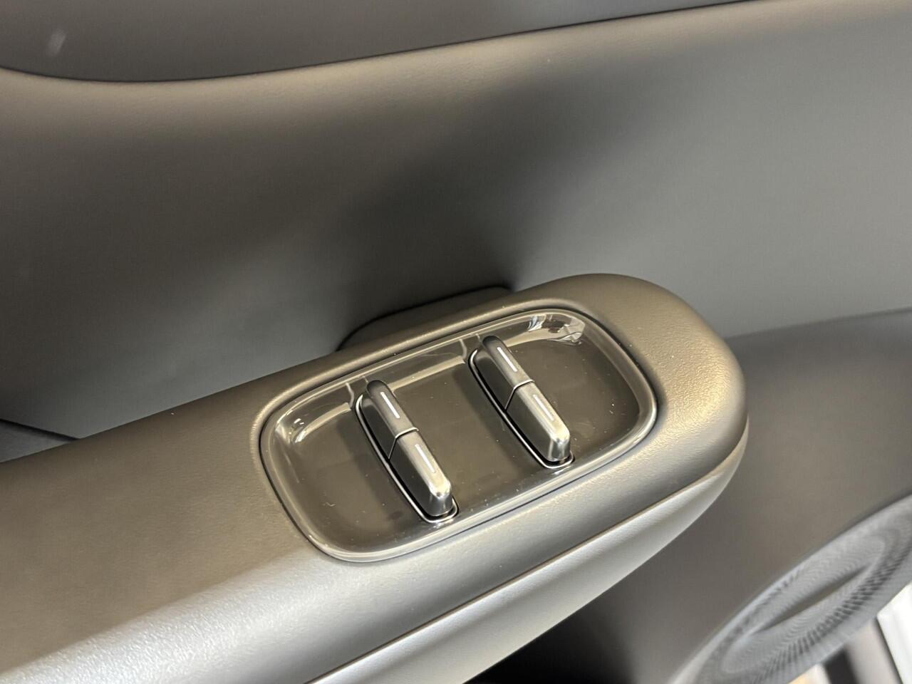 Leapmotor B10 Design ProMax 67.1 kWh Uit voorraad leverbaar!! | 430KM WLTP | Panorama | Navigatie | Elektrische achterklep | Elektrisch bedienbare stoelen | Stoelverwarming | Stoelventilatie