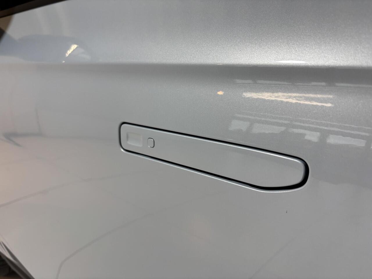 Leapmotor B10 Design ProMax 67.1 kWh Uit voorraad leverbaar!! | 430KM WLTP | Panorama | Navigatie | Elektrische achterklep | Elektrisch bedienbare stoelen | Stoelverwarming | Stoelventilatie