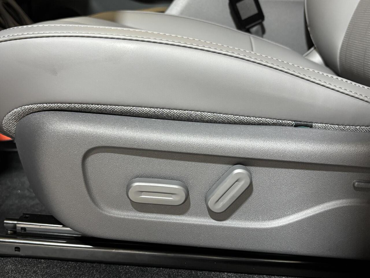 Leapmotor B10 Design ProMax 67.1 kWh Direct rijden! | Apple Carplay/Android Auto | 430KM WLTP | Panorama | Navigatie | Elektrische achterklep | Elektrisch bedienbare stoelen | Stoelverwarming | Stoelventilatie