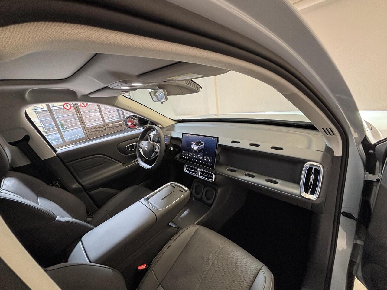 Leapmotor B10 Design ProMax 67.1 kWh 430KM WLTP | Panorama | Navigatie | Elektrische achterklep | Elektrisch bedienbare stoelen | Stoelverwarming | Stoelventilatie