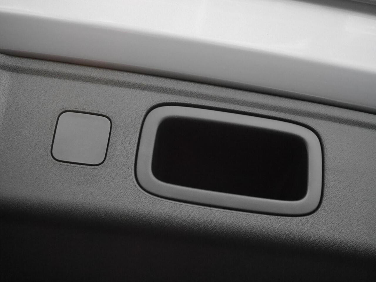 Leapmotor B10 Life Pro 56.2 kWh | Nieuwe auto | Wltp 361 km | Warmtepomp | 18 inch lichtmetalen velgen | 360 graden camera | Keyless entry en start | Stoffen bekleding | Adaptive cruise control | DC laden 140KW