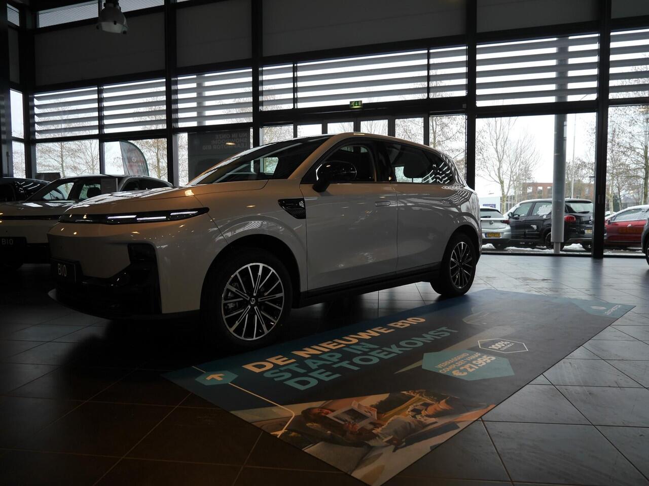 Leapmotor B10 Life Pro 56.2 kWh | Nieuwe auto | Wltp 361 km | Warmtepomp | 18 inch lichtmetalen velgen | 360 graden camera | Keyless entry en start | Stoffen bekleding | Adaptive cruise control | DC laden 140KW