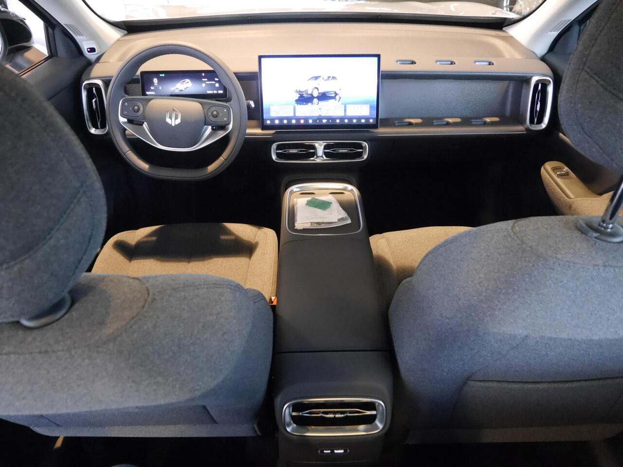 Leapmotor B10 Life Pro 56.2 kWh | Nieuwe auto | Wltp 361 km | Warmtepomp | 18 inch lichtmetalen velgen | 360 graden camera | Keyless entry en start | Stoffen bekleding | Adaptive cruise control | DC laden 140KW