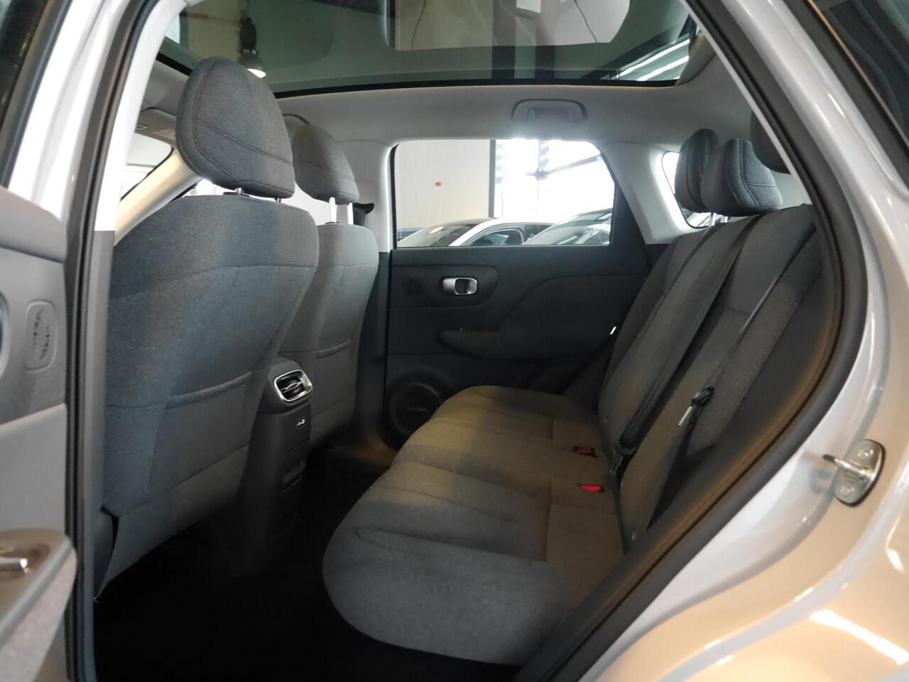 Leapmotor B10 Life Pro 56.2 kWh | Nieuwe auto | Wltp 361 km | Warmtepomp | 18 inch lichtmetalen velgen | 360 graden camera | Keyless entry en start | Stoffen bekleding | Adaptive cruise control | DC laden 140KW