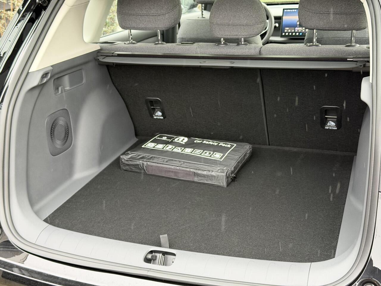 Leapmotor B10 Life Pro 56.2 kWh 218PK Automaat Navigatie, Rondomzichtcamera, Adaptieve cruise Control, Climate Control, Panoramadak