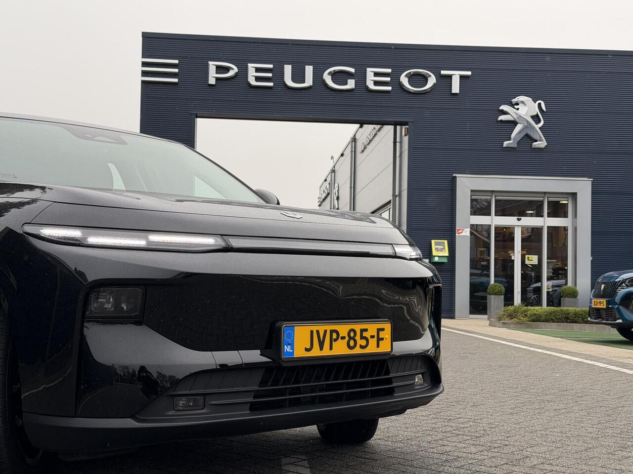 Leapmotor B10 Life Pro 56.2 kWh 218PK Automaat Navigatie, Rondomzichtcamera, Adaptieve cruise Control, Climate Control, Panoramadak