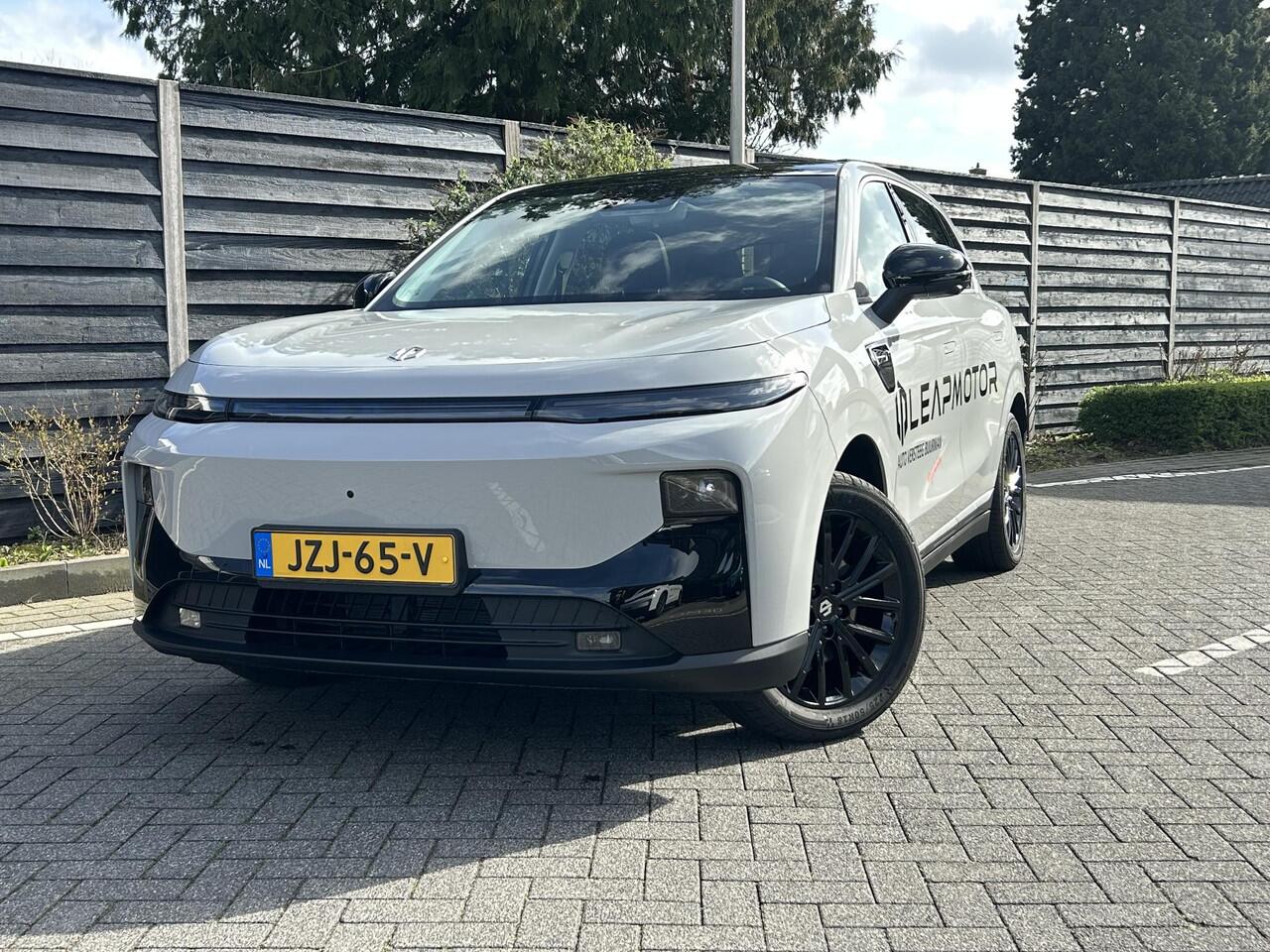 Leapmotor B10 Design ProMax 67.1 kWh 218PK Automaat Navigatie, Camera 360, Lichtmetalen velgen Black, Elektrische Achterklep, Kunstlederen bekleding, Stoel Verwarming & Ventilatie