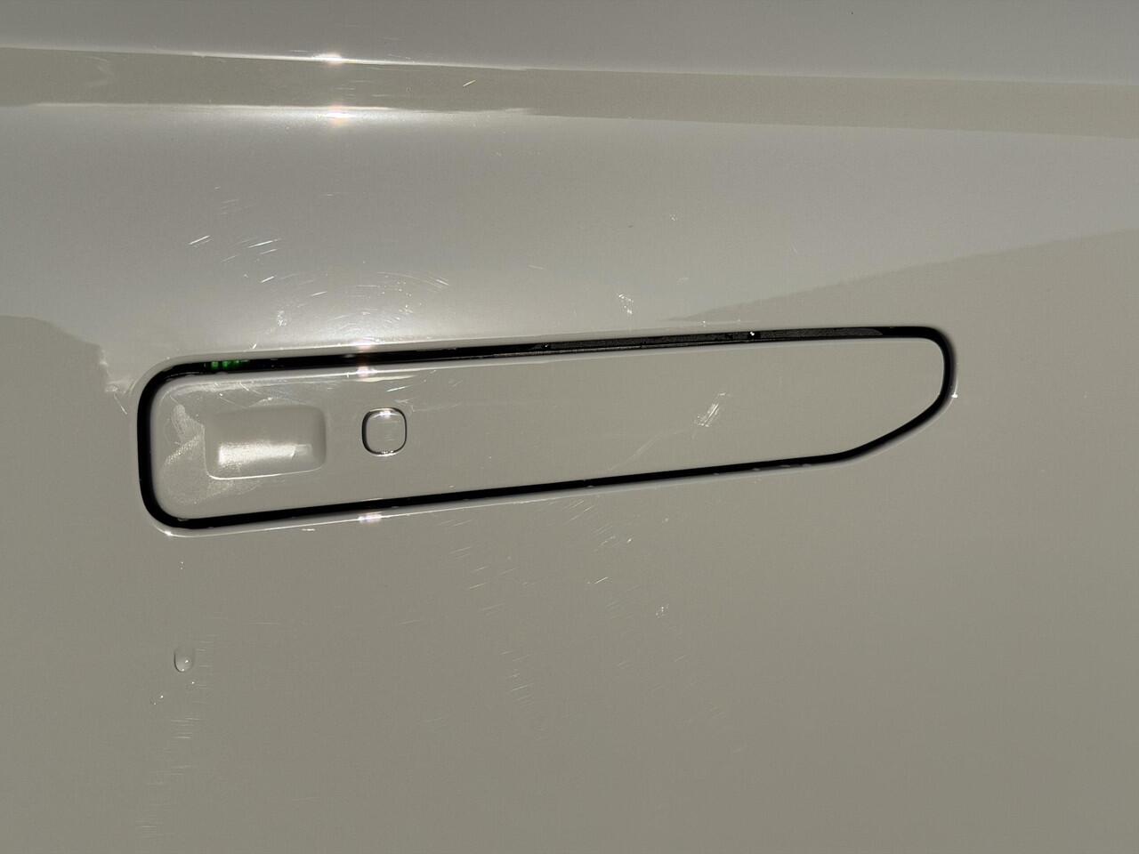 Leapmotor B10 Design ProMax 67.1 kWh 218PK Automaat Navigatie, Camera 360, Lichtmetalen velgen Black, Elektrische Achterklep, Kunstlederen bekleding, Stoel Verwarming & Ventilatie