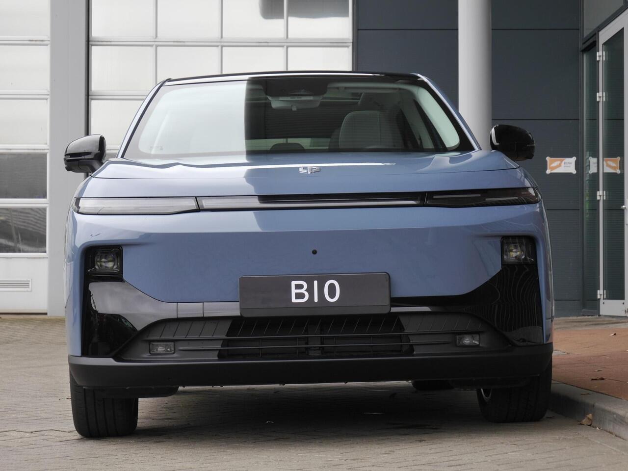 Leapmotor B10 Design ProMax 67.1 kWh Licht interieur | Wltp 434km | 750kg trekgewicht | Stoel en stuur verwarming | 360 graden camera | Lederen bekleding | Panoramadak | Led | Regensensor | Sfeerverlichting | Elektrisch verstelbare voorstoelen