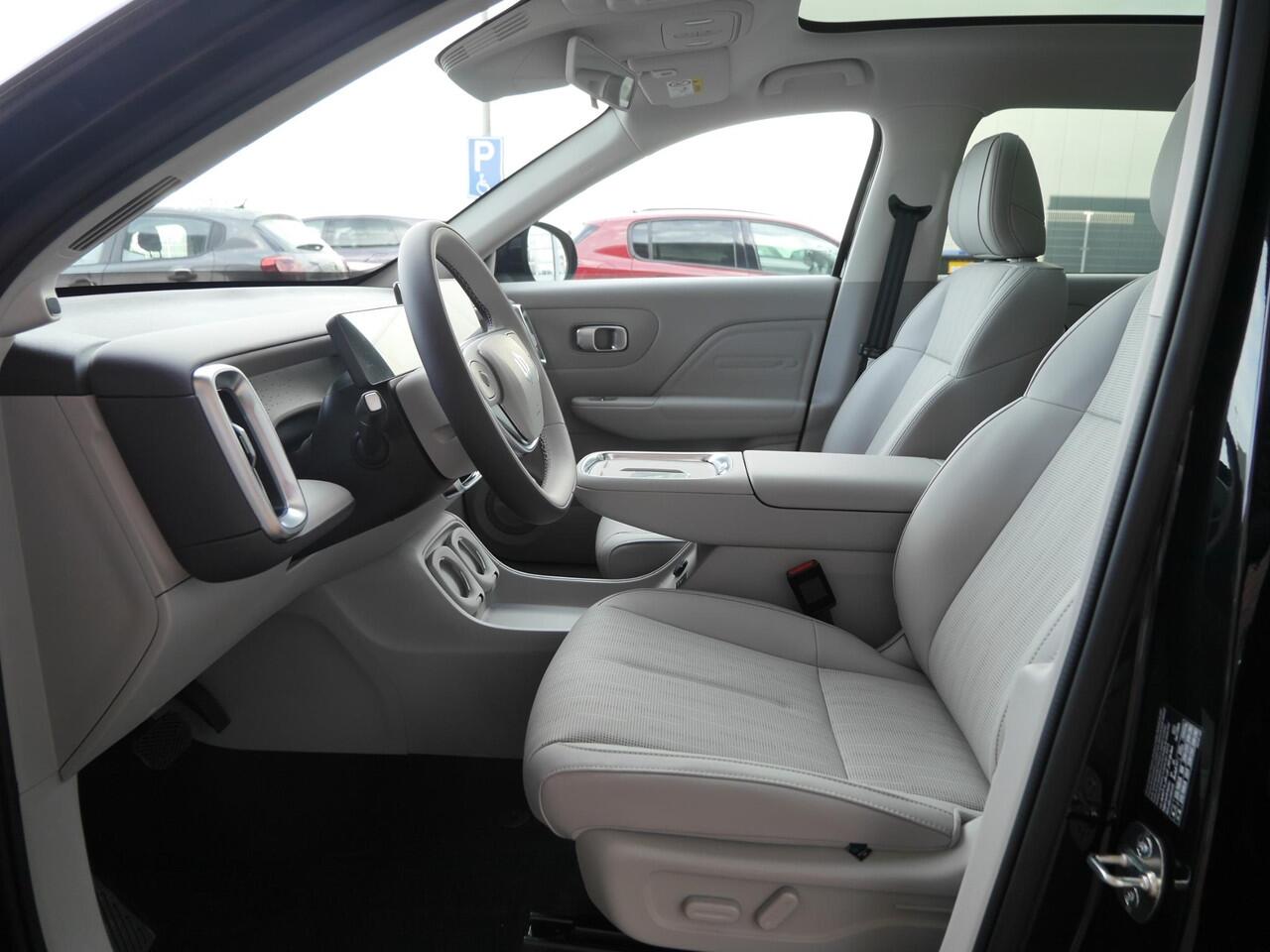 Leapmotor B10 Design ProMax 67.1 kWh | Licht interieur kleur | Navigatie | Rondom camera | 18inch Velgen | Elektrisch bedienbare achterklep | Panoramdak | Stoel verwarming en ventilatie | Stuurverwarming | Uit voorraad leverbaar