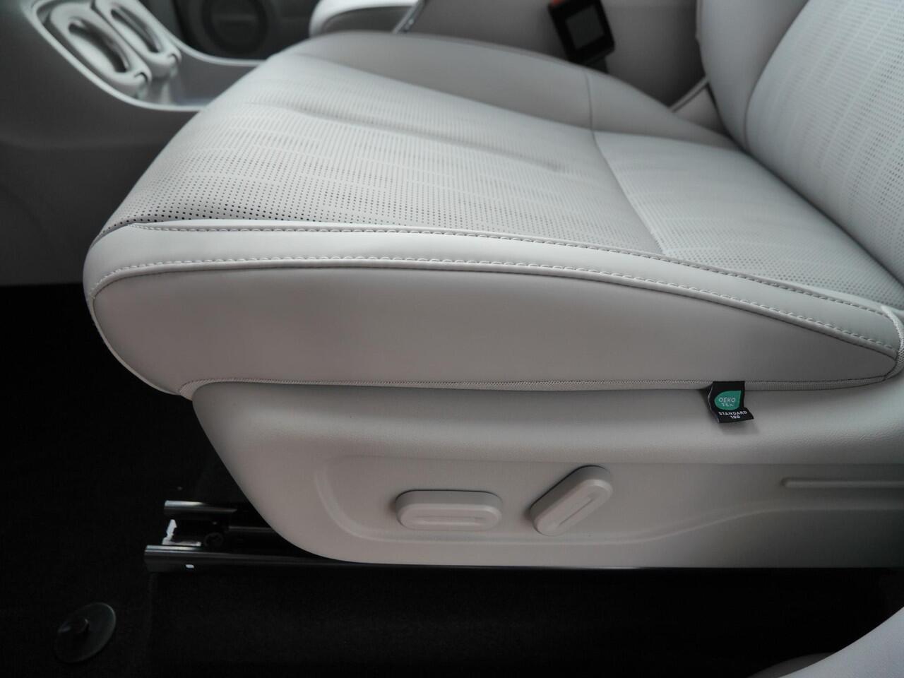 Leapmotor B10 Design ProMax 67.1 kWh | Licht interieur kleur | Navigatie | Rondom camera | 18inch Velgen | Elektrisch bedienbare achterklep | Panoramdak | Stoel verwarming en ventilatie | Stuurverwarming | Uit voorraad leverbaar