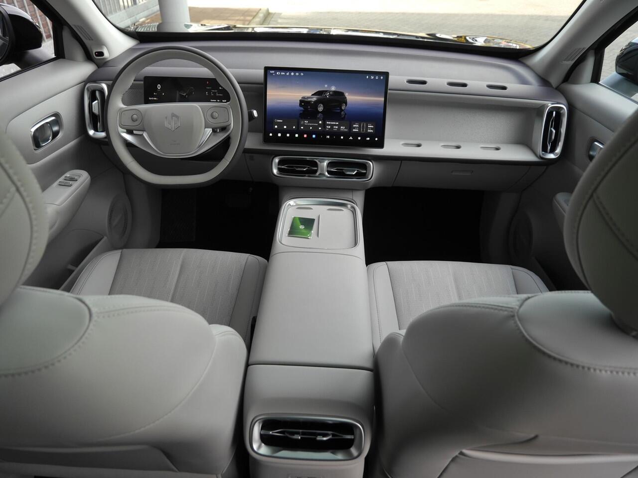 Leapmotor B10 Design ProMax 67.1 kWh | Licht interieur kleur | Navigatie | Rondom camera | 18inch Velgen | Elektrisch bedienbare achterklep | Panoramdak | Stoel verwarming en ventilatie | Stuurverwarming | Uit voorraad leverbaar