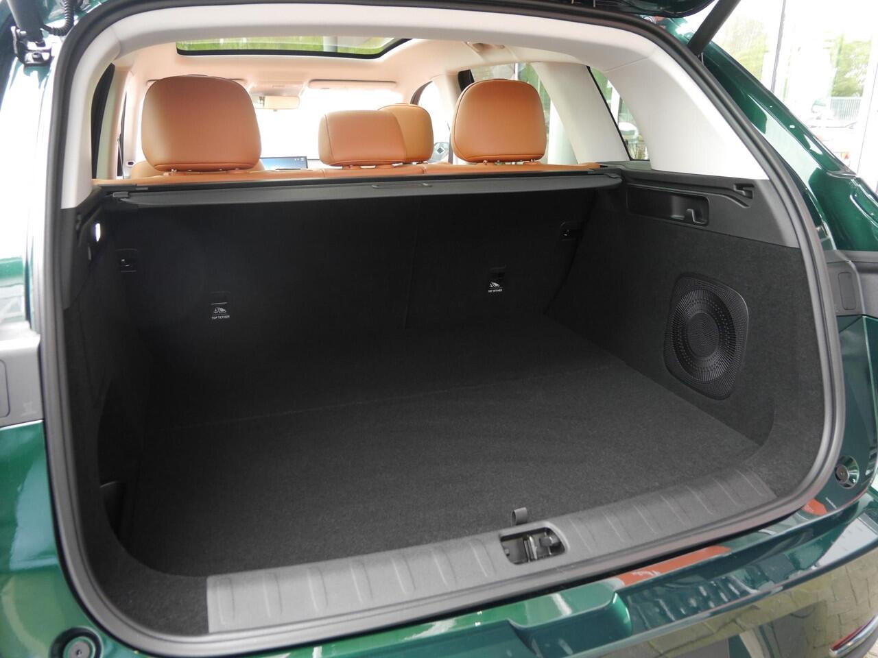 Leapmotor C10 REEV Design 28.4 kWh | Nieuwe auto | Gecombineerde actieradius WLTP 974km | 1500 kg Trekgewicht | Diverse kleuren leverbaar | Full options | Stuurverwarming | Stoelverwarming en koeling | Elektrisch verstelbare voorstoelen | Navigatie | Keyless entry & st