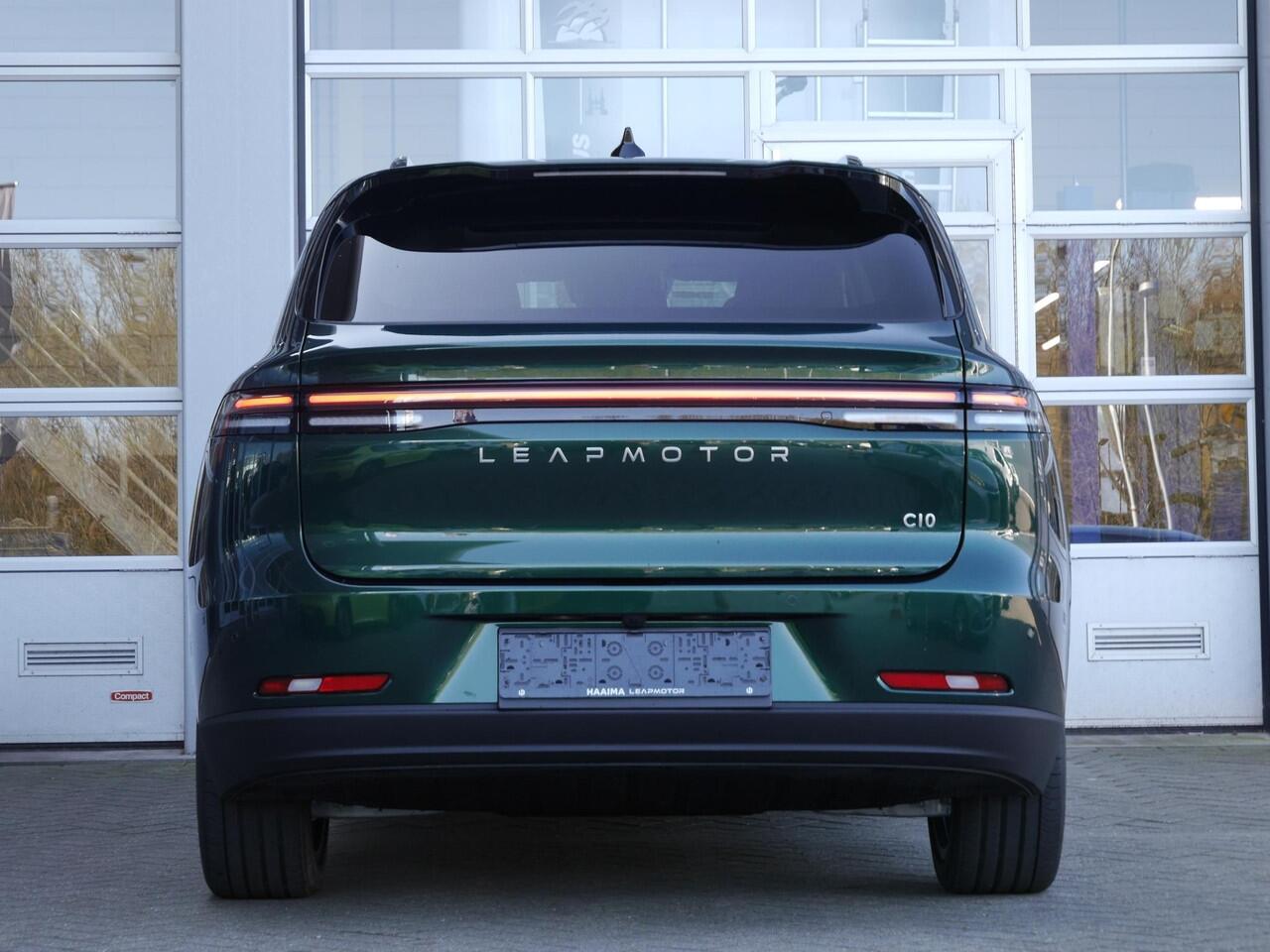 Leapmotor C10 Design 69.9 kWh | Demo | Wltp 420km | 1500 kg Trekgewicht | Diverse kleuren leverbaar | Full options | Stuurverwarming | Stoelverwarming en koeling | Elektrisch verstelbare voorstoelen | Navigatie | Keyless entry & start | 20 inch lichtmetalen velgen | L