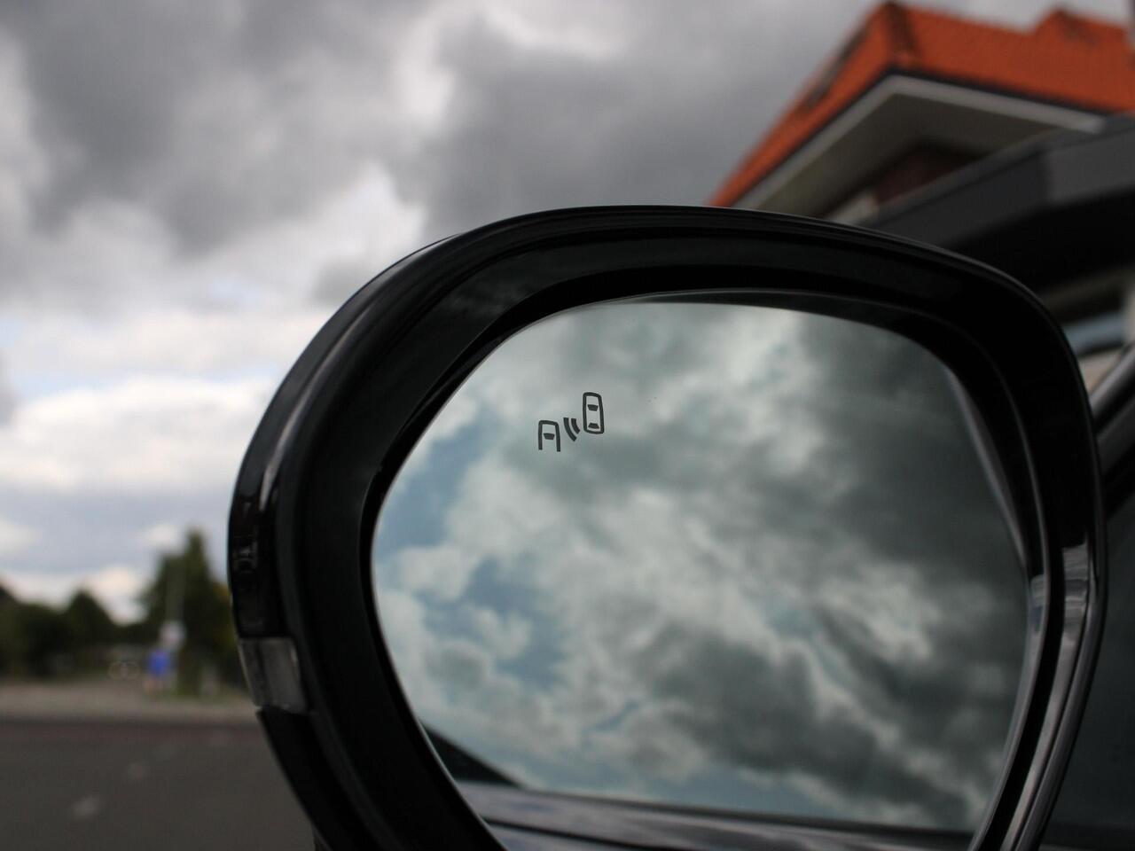 Leapmotor C10 REEV Design 28.4 kWh 215PK Automaat Camera systeem rondom, Stoelverwarming/koeling, Panoramadak, Navigatie