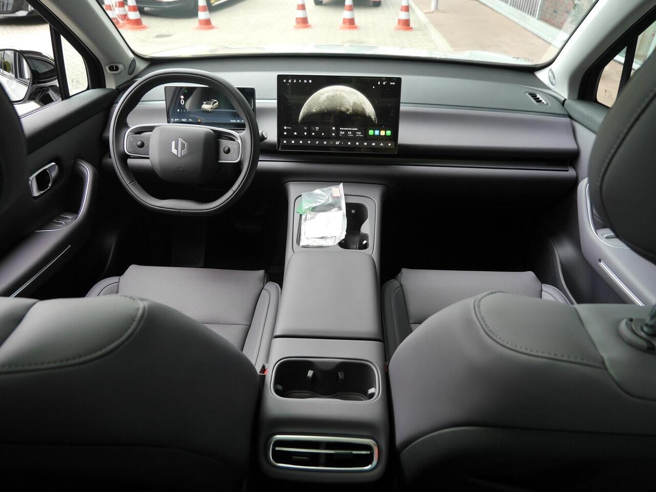 Leapmotor C10 REEV Design 28.4 kWh | Nieuwe auto | Gecombineerde actieradius WLTP 974km | 1500 kg Trekgewicht | Diverse kleuren leverbaar | Full options | Stuurverwarming | Stoelverwarming en koeling | Elektrisch verstelbare voorstoelen | Navigatie | Keyless entry & st