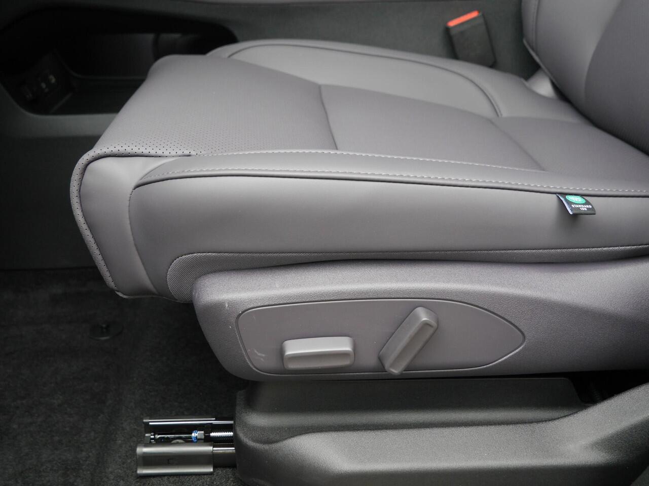 Leapmotor C10 REEV Design 28.4 kWh | Nieuwe auto | Gecombineerde actieradius WLTP 974km | 1500 kg Trekgewicht | Diverse kleuren leverbaar | Full options | Stuurverwarming | Stoelverwarming en koeling | Elektrisch verstelbare voorstoelen | Navigatie | Keyless entry & st